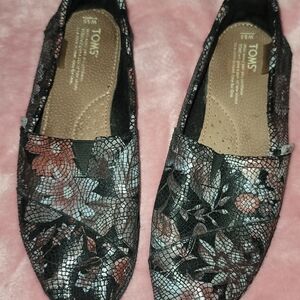 TOMS Women's Black Floral Shoes